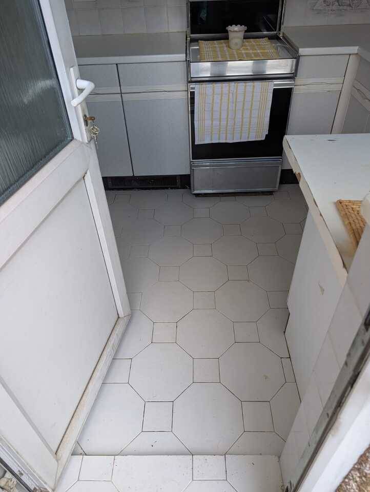 A clear view of a kitchen after a house clearance and hoarding help