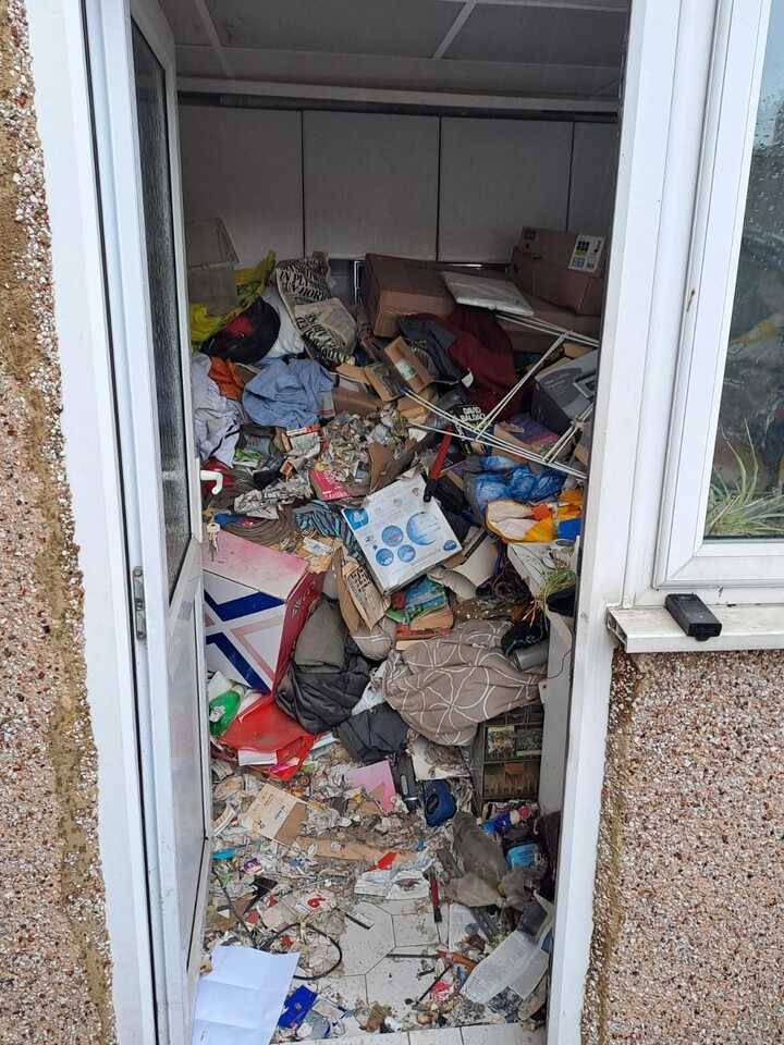 Rubbish-infront-of-kitchen.jpg